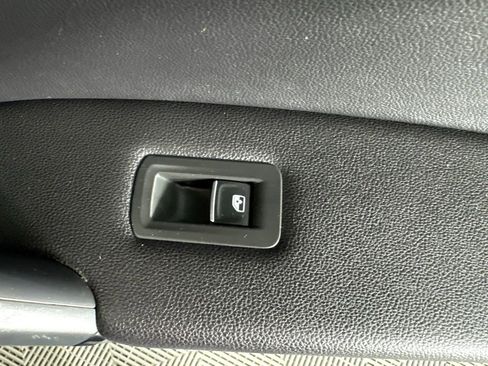 Used 2019 Volkswagen Tiguan SEL image 39