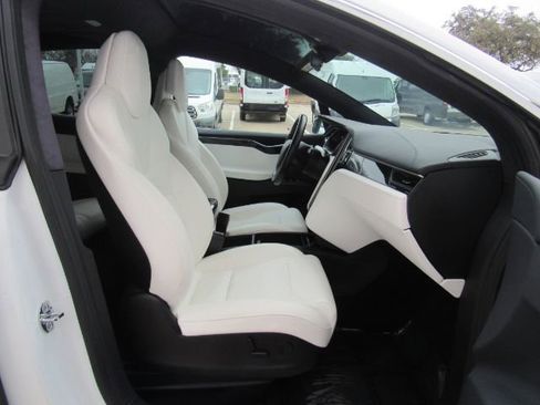 Used 2018 Tesla Model X 100D image 29