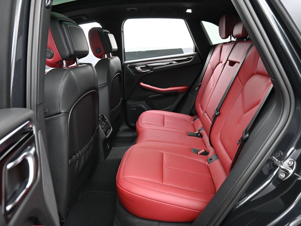 Certified 2026 Porsche Macan AWD/4WD image 25