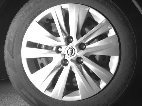 Used 2025 Nissan Sentra S image 13