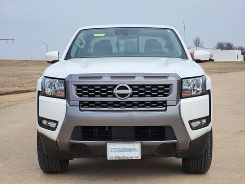 Used 2025 Nissan Frontier SV w/ SV Convenience Package image 6