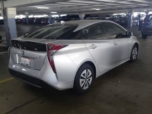 Used 2018 Toyota Prius Two w/ Prius Two Safety Plus Package FWD image 4