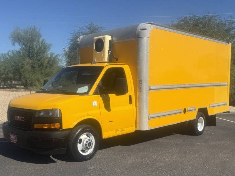 Used 2018 GMC Savana 3500 Extended w/ Driver Convenience Package RWD image 1