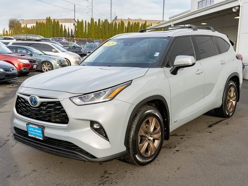 Used 2023 Toyota Highlander Bronze Edition image 6