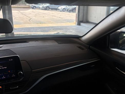 Used 2025 Nissan Altima 2.5 SV FWD image 36