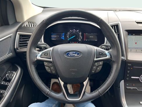 Used 2018 Ford Edge Titanium w/ Equipment Group 301A AWD/4WD image 29