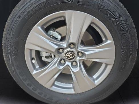 Used 2025 Toyota RAV4 XLE w/ Convenience Package AWD/4WD image 18