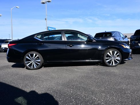 Certified 2020 Nissan Altima 2.5 SR w/ Premium Package image 4