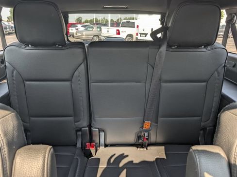 Used 2021 GMC Yukon XL Denali w/ Denali Premium Package AWD/4WD image 14
