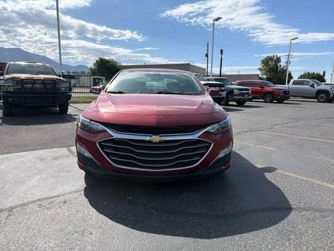 Used 2019 Chevrolet Malibu LT FWD image 2