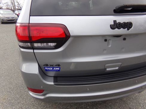 Used 2019 Jeep Grand Cherokee Altitude image 10