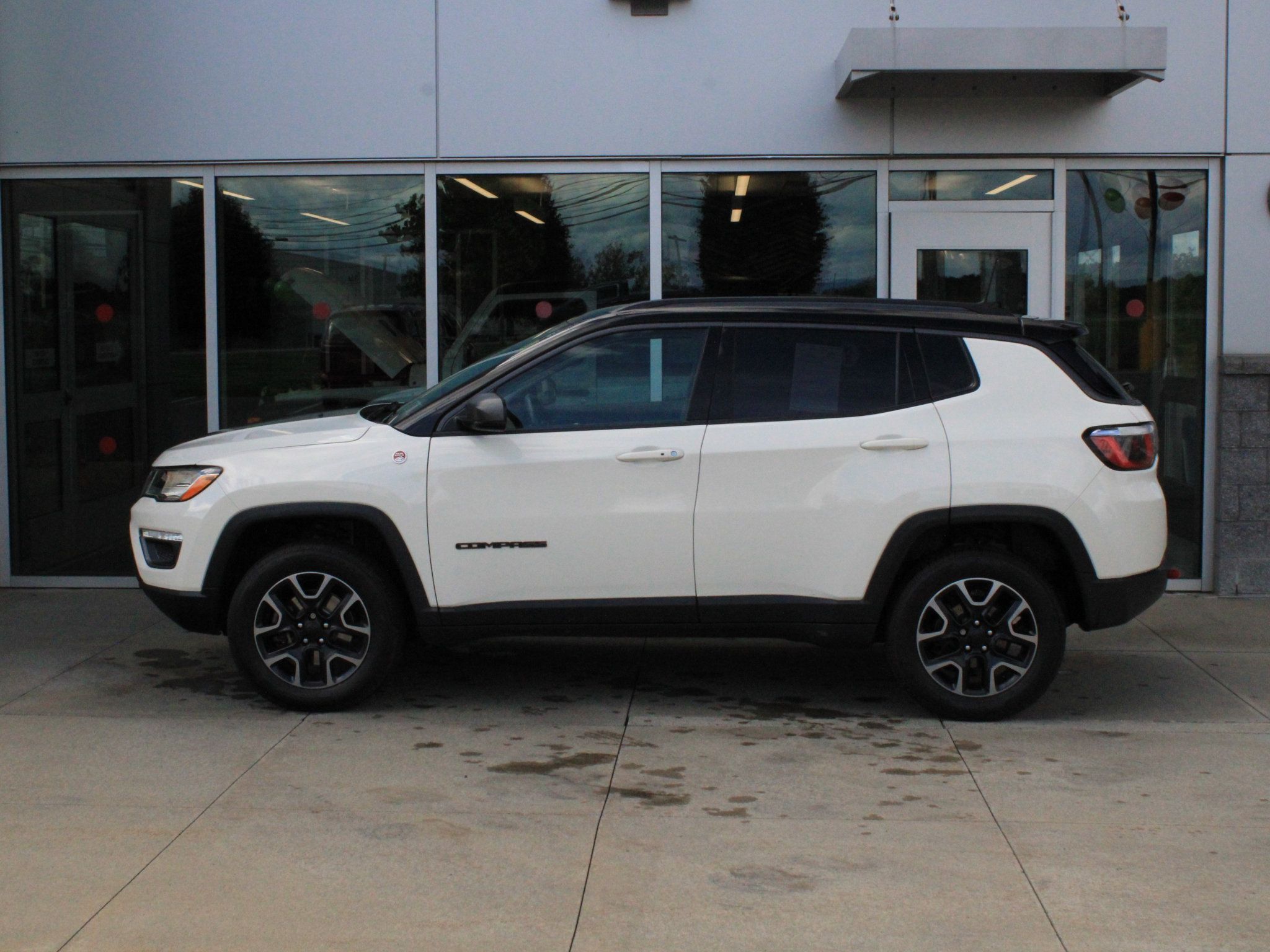 Used 2018 Jeep Compass Trailhawk w/ Cold Weather Group AWD/4WD image 5