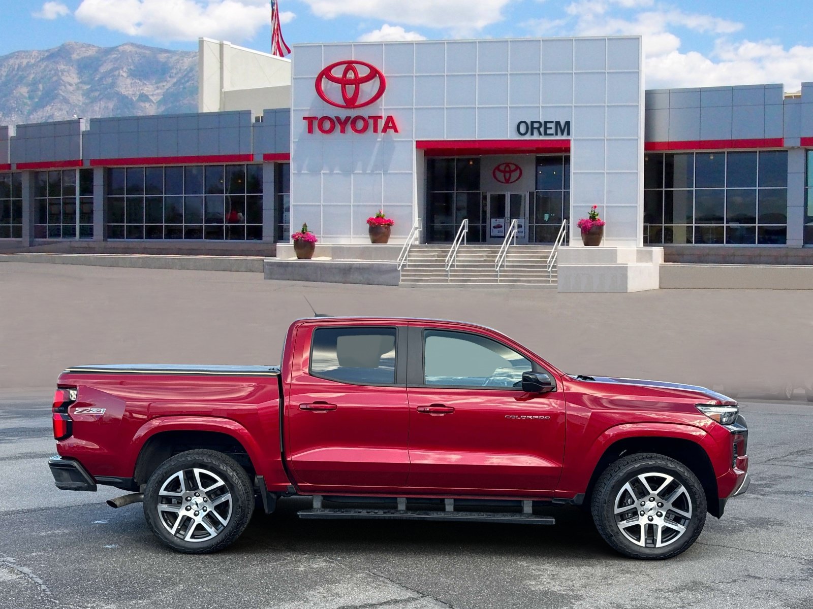 Used 2023 Chevrolet Colorado Z71 w/ Z71 Convenience Package 2 AWD/4WD image 3