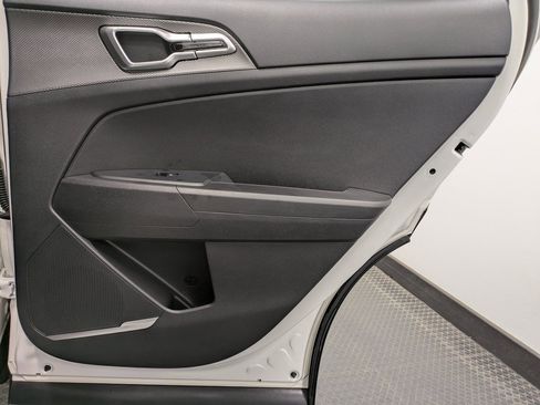 Certified 2024 Kia Sportage LX image 25