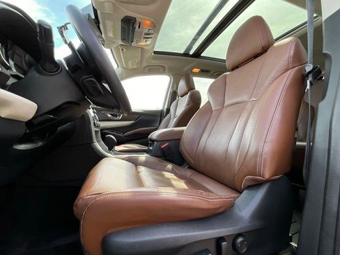 Used 2019 Subaru Ascent Touring w/ Popular Package #2 AWD/4WD image 12