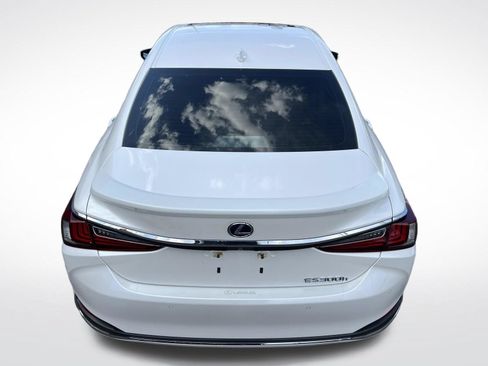 Used 2019 Lexus ES 300h Ultra Luxury w/ Accessory Package 2 FWD image 9