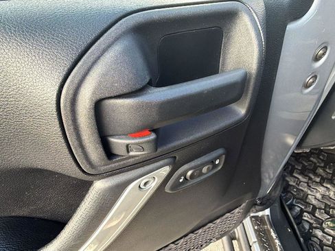 Used 2015 Jeep Wrangler Rubicon image 19