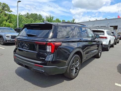 Used 2025 Ford Explorer ST-Line w/ ST-Line Street Pack AWD/4WD image 3