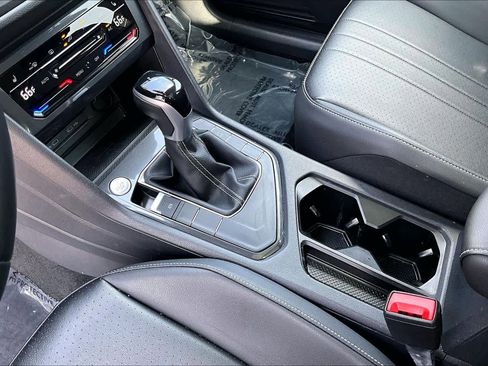 Certified 2023 Volkswagen Tiguan SE w/ Panoramic Sunroof Package image 17