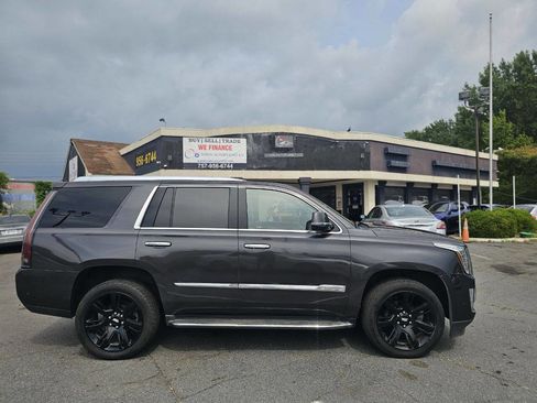 Used 2017 Cadillac Escalade Luxury image 8