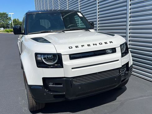 New 2026 Land Rover Defender 130 X-Dynamic SE AWD/4WD image 8