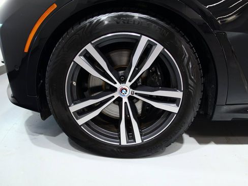 Used 2022 BMW X7 M50i w/ Executive Package image 17