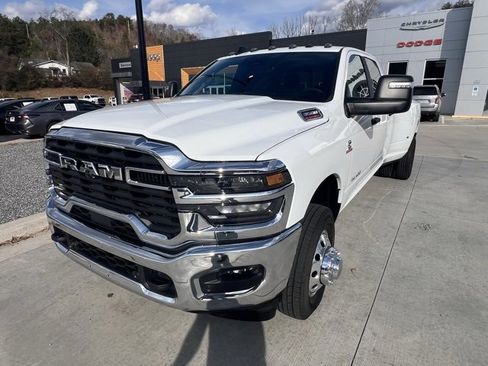 Used 2025 RAM 3500 Big Horn image 8