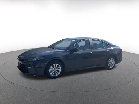 Used 2025 Toyota Camry LE image 7