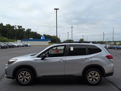 Used 2020 Subaru Forester Premium AWD/4WD image 2