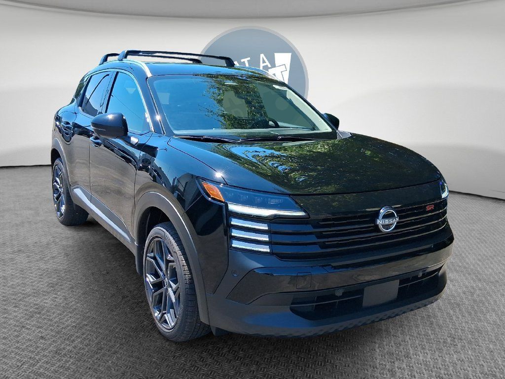 Used 2026 Nissan Kicks SR w/ SR Premium Package AWD/4WD image 1