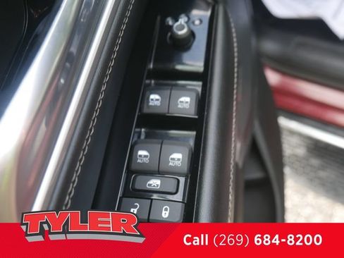 Used 2024 Jeep Wagoneer L Series II w/ Flexible Seating Group AWD/4WD image 20