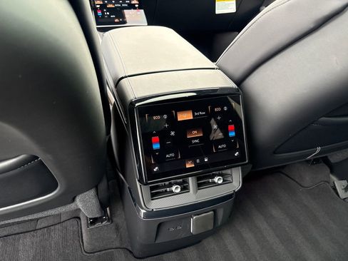 New 2026 Cadillac Vistiq Luxury image 40