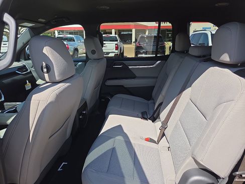 New 2026 GMC Acadia Elevation image 8