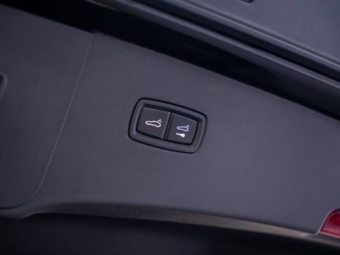 Used 2025 Porsche Cayenne Coupe AWD/4WD image 36