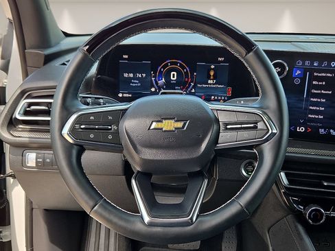 Used 2025 Chevrolet Traverse High Country FWD image 13