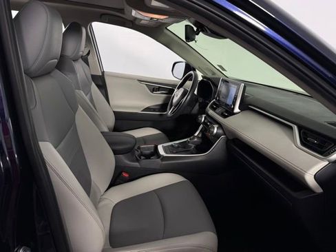 Used 2021 Toyota RAV4 Limited image 16