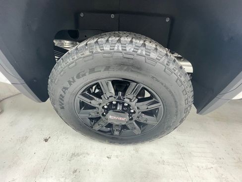 New 2026 GMC Sierra 2500 AT4 AWD/4WD image 7