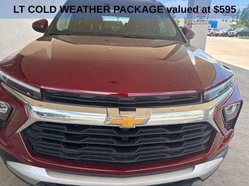 Used 2024 Chevrolet TrailBlazer LT w/ LT Cold Weather Package FWD image 3
