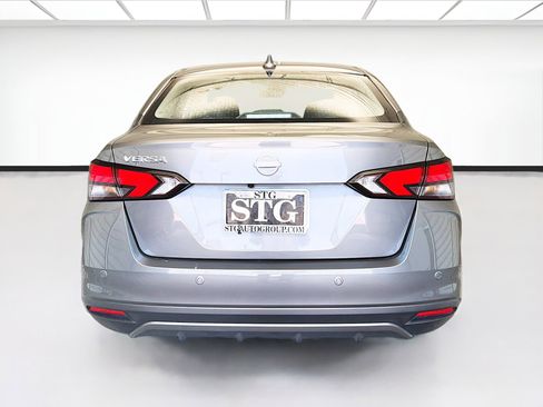 Used 2025 Nissan Versa SV FWD image 5