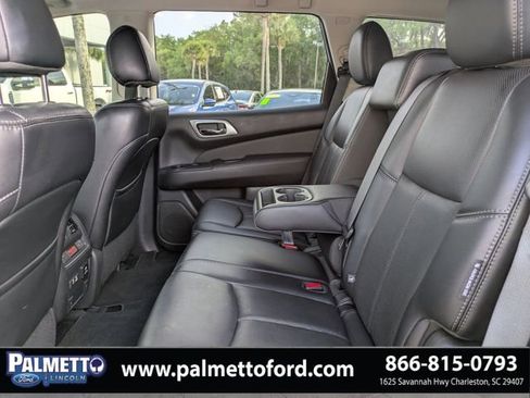 Used 2019 Nissan Pathfinder Platinum image 12