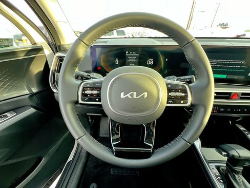 Certified 2025 Kia Sorento EX w/ Panoramic Sunroof Package image 14