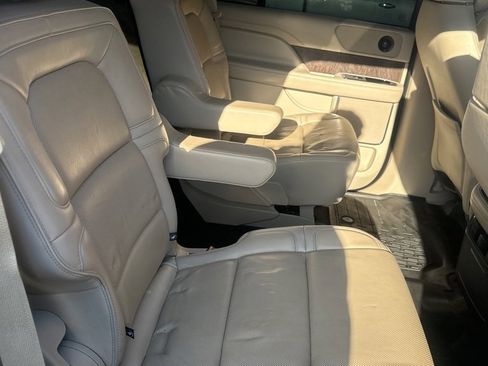 Used 2019 Lincoln Navigator Reserve image 10