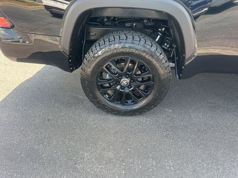 Used 2025 Toyota Tundra Limited AWD/4WD image 16