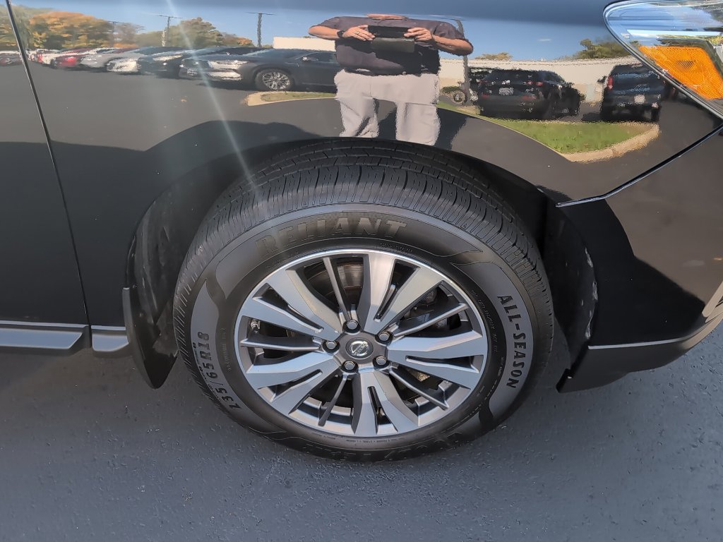 Used 2017 Nissan Pathfinder S AWD/4WD image 3
