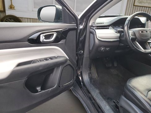 Used 2022 Jeep Compass Limited image 9