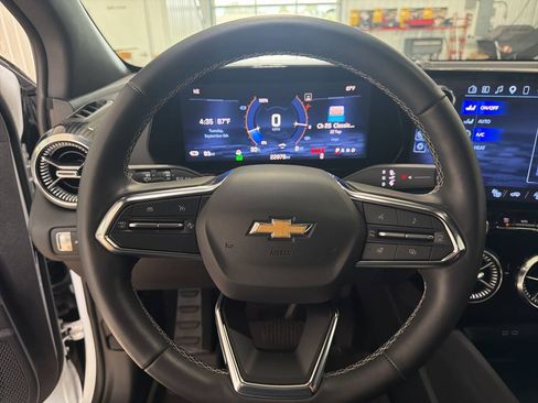 Used 2024 Chevrolet Blazer EV LT AWD/4WD image 17