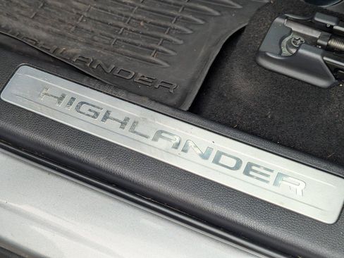 Used 2023 Toyota Highlander Limited AWD/4WD image 44