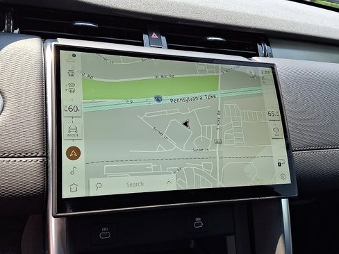 Certified 2025 Land Rover Discovery Sport Dynamic SE image 16