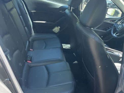 Used 2018 MAZDA MAZDA3 Touring FWD image 18