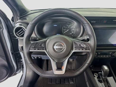Used 2022 Nissan Kicks SR w/ Premium Package FWD image 11